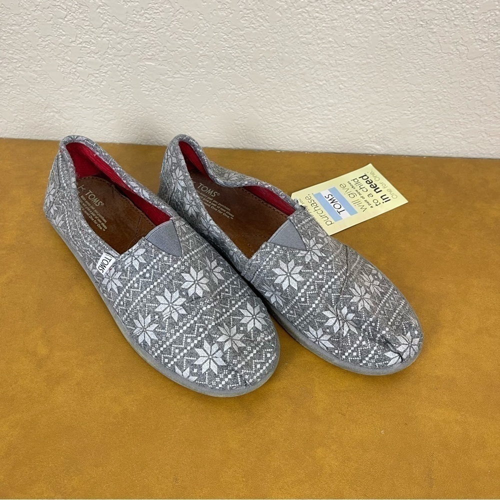 TOMS Silver Snowflake Slip On Shoes Size 5.5 Girls